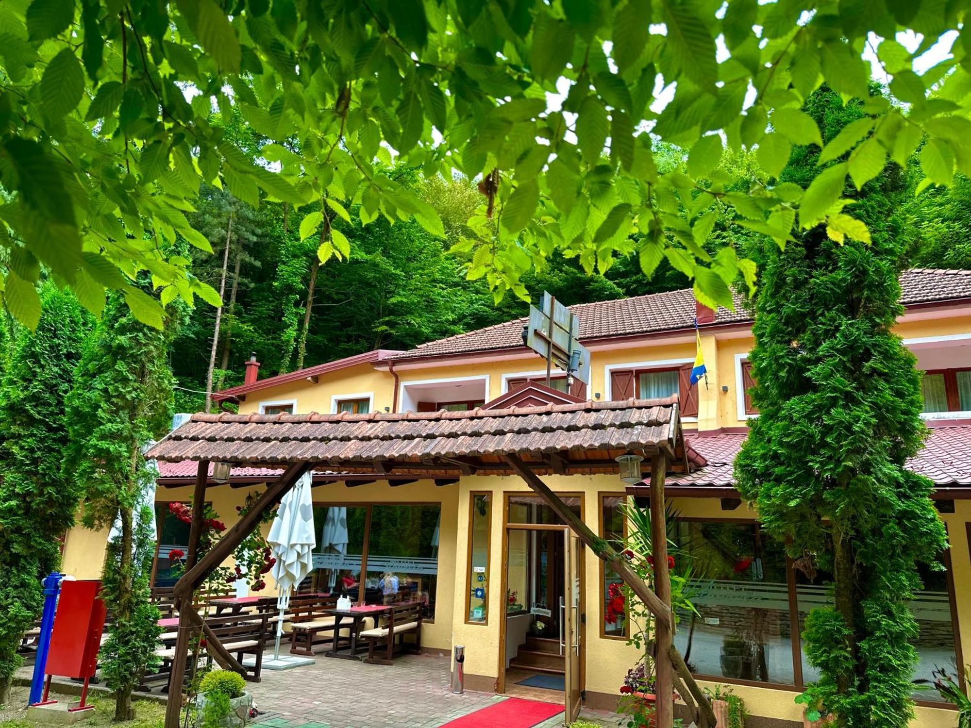 Motel Stovrela Cazin Exteriör bild